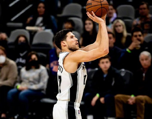  穆雷末节21分马刺逆转火箭  