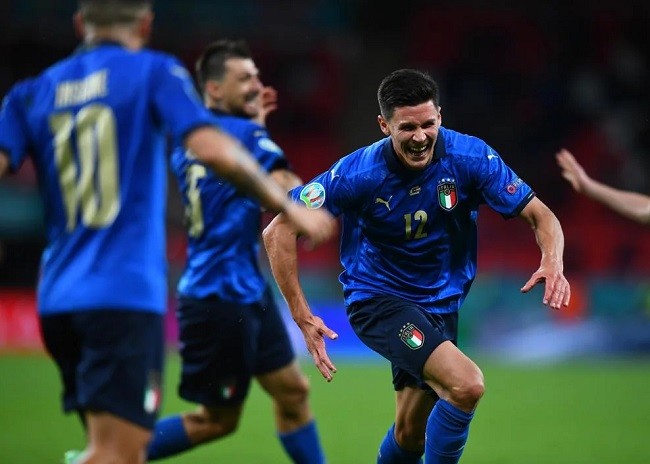 科隆布替补奇兵建功,客场惊险取胜